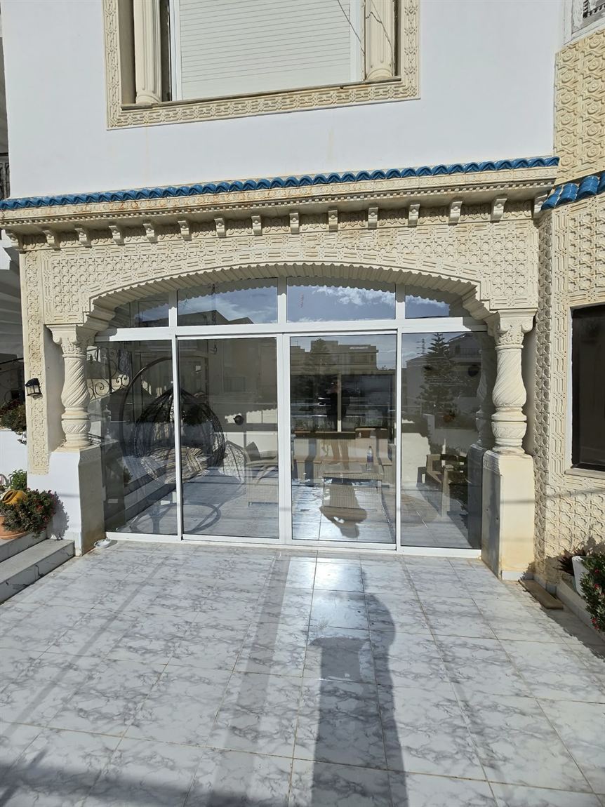 Entrée vitrée en aluminium sur mesure