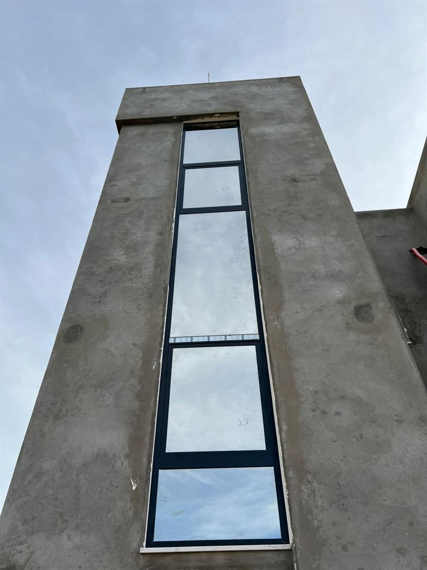 Façade vitrée et garde-corps